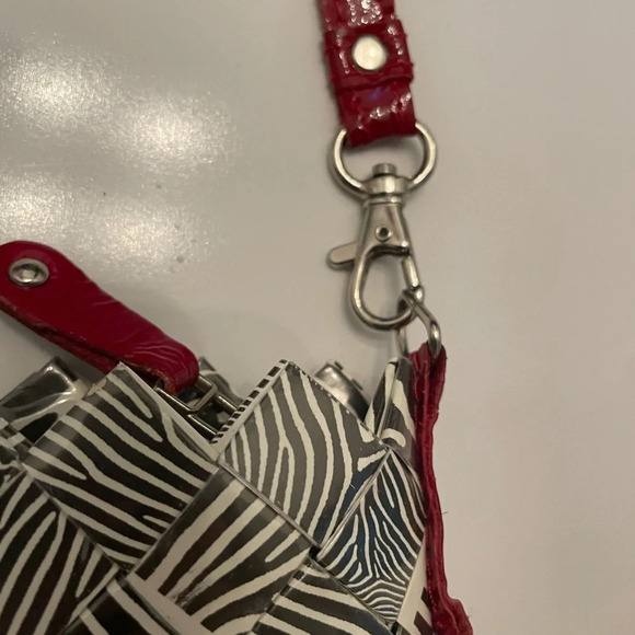 Nahui Ollin Candy Wrapping Black White Red Paper Crossbody Bag - Picture 7 of 11